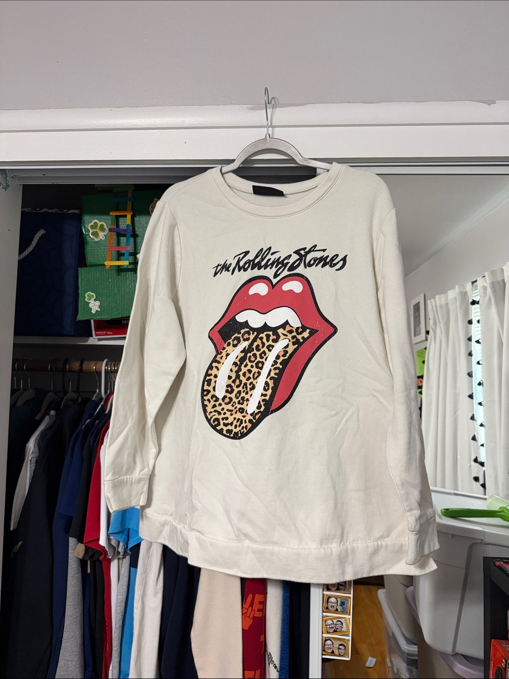 the Rolling Stones Cream Sweatshirt with Red Lips and Leopard Tongue